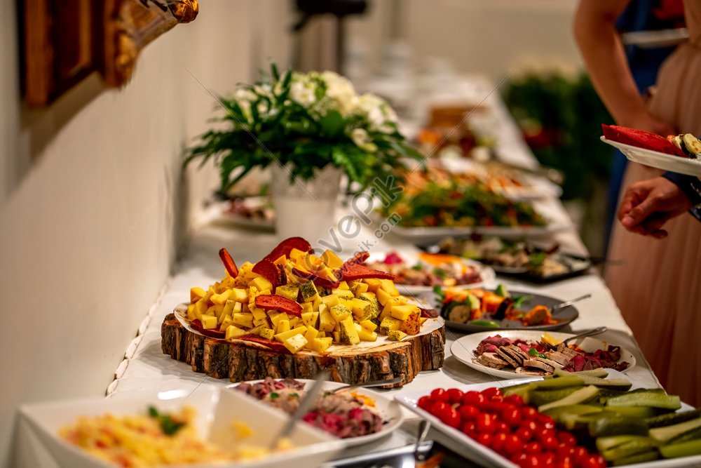 Selecting the best party buffet plates: A guide